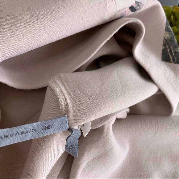 Graphic Beige Crop Top - Picture 6 of 10